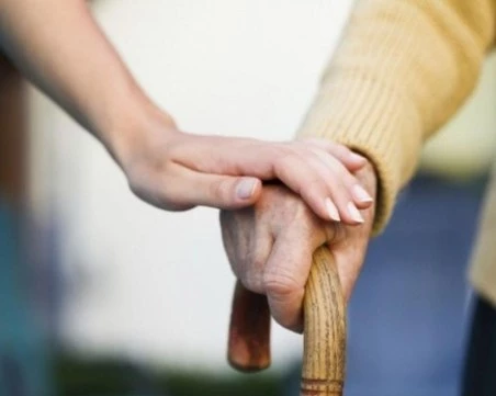 Парламентът реши: По-строги наказания за предоставяне на социални услуги без лиценз