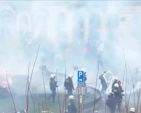 Сблъсъци между полицията и протестиращи фермери в Брюксел
