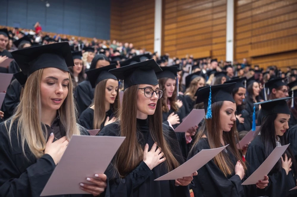 Днес се дипломираха професионалните бакалаври в направление 