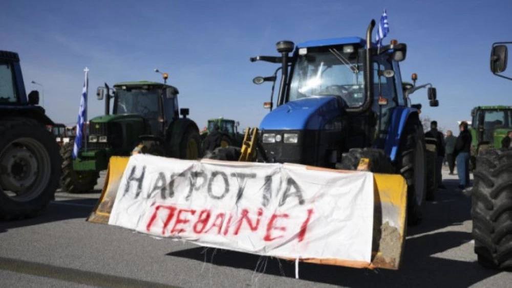 Гръцките фермери отново блокираха пунктовете 