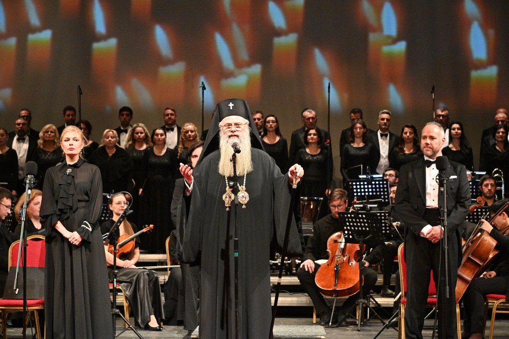 Необичаен вестоносец: Митрополит Николай обяви новия директор на Пловдивската опера