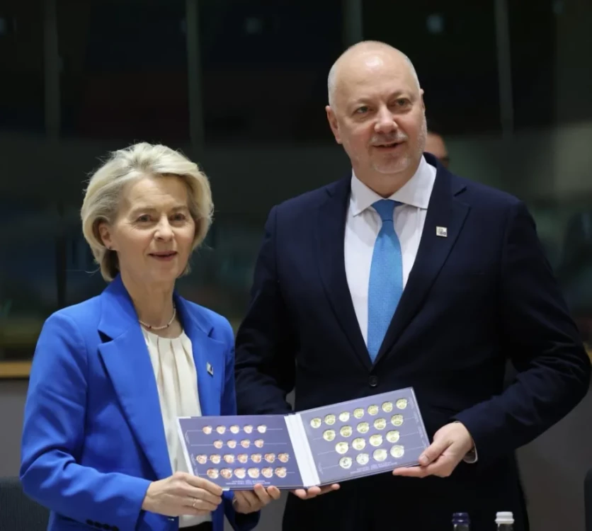 Желязков показа българските евромонети на Урсула фон дер Лайен и Роберта Мецола