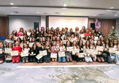 Клубът по художествена гимнастика Тракия закри годината с тържество и награди най-добрите гимнастички