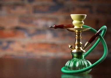 Млада жена почина по време купон след пушене на наргиле