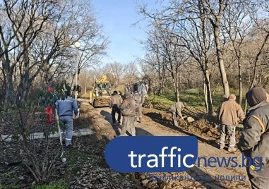 Най-после! Започна ремонт на алеите на Младежкия хълм след години забвение