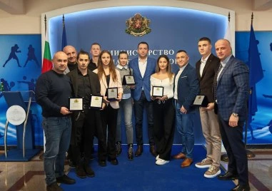 Шампионите от Световните и европейските първенства по кикбокбс бяха наградени от Министерството на спорта