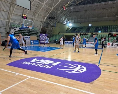 Академик с трето поредно домакинство днес