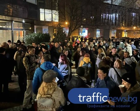 Протест пред сградата на bTV в подкрепа на Мария Цънцарова