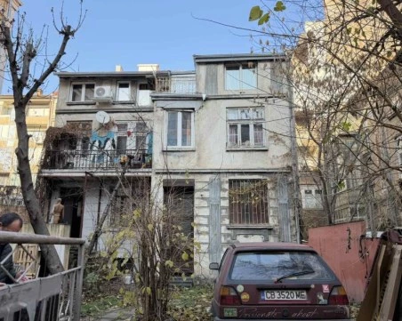 Задържаха мъж в София за разпространение на детска порнография