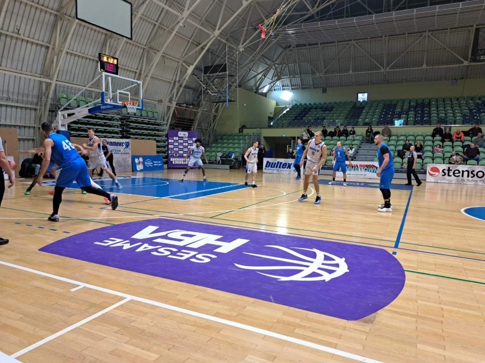 Академик с трето поредно домакинство днес