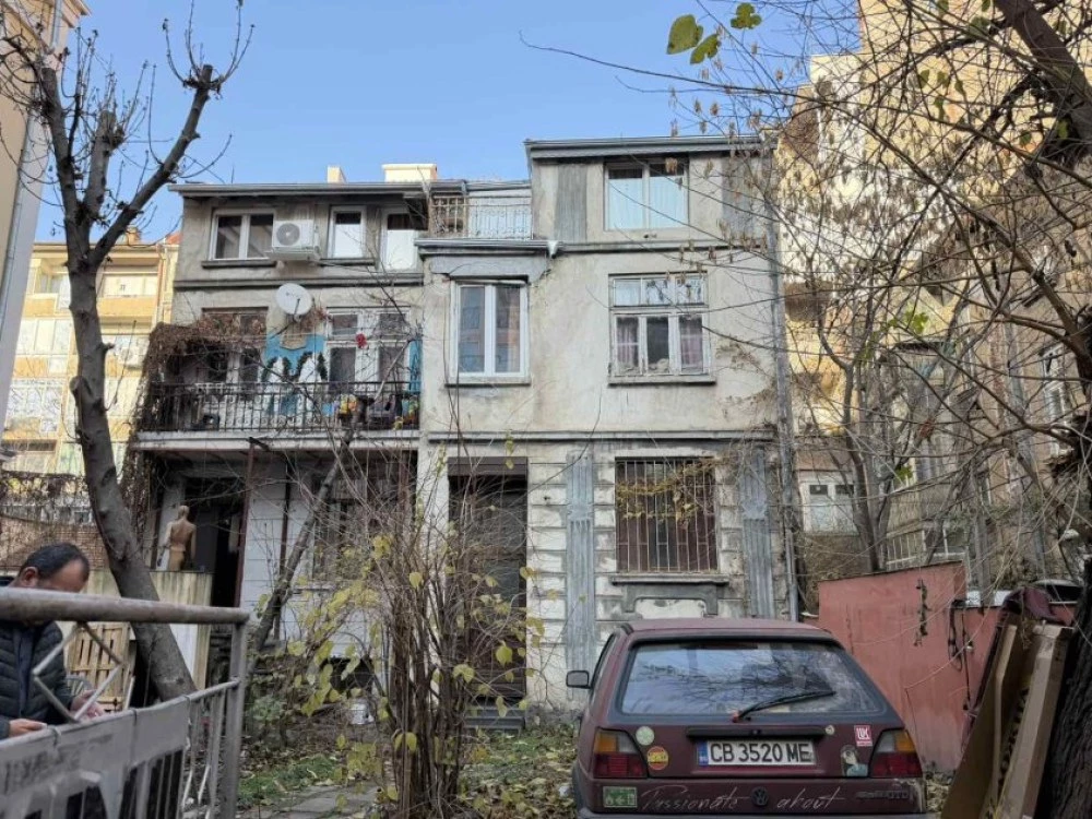 Задържаха мъж в София за разпространение на детска порнография