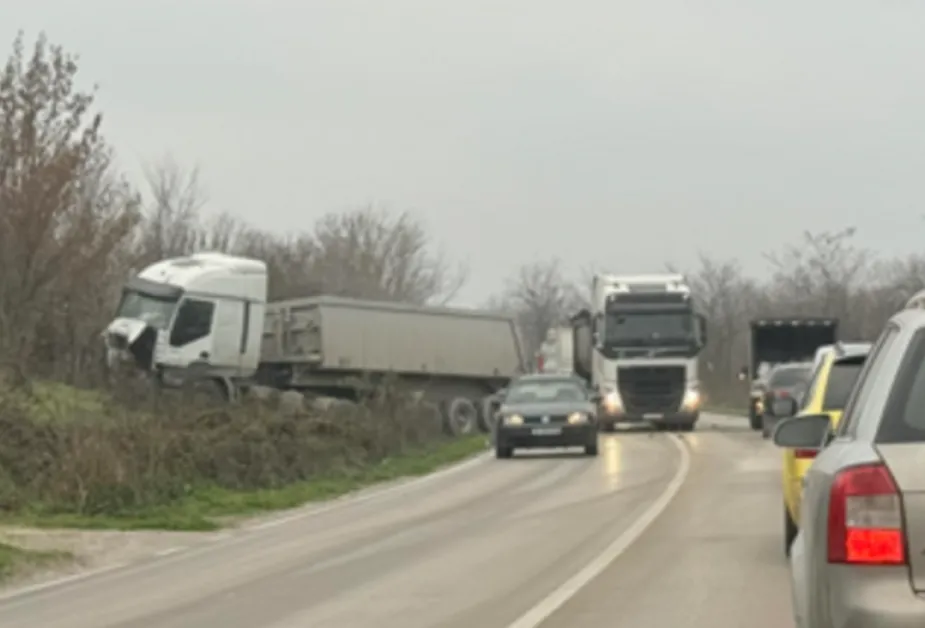 Момиче на 18 години загина тази сутрин при катастрофа край