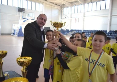 Първолаците от Скутаре триумфираха в общинския турнир в Марица