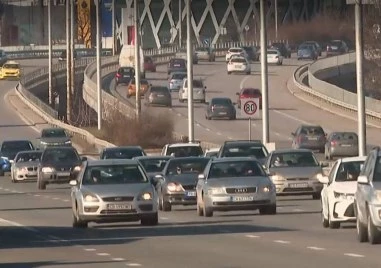 Голямото предпразнично пътуване започна В следващите дни се очаква трафикът