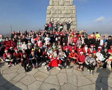 Коледен крос зарадва стотици пловдивчани