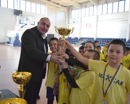 Първолаците от Скутаре триумфираха в общинския турнир в Марица
