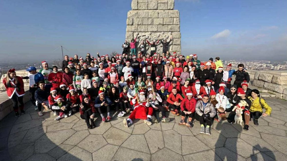 Коледен крос зарадва стотици пловдивчани