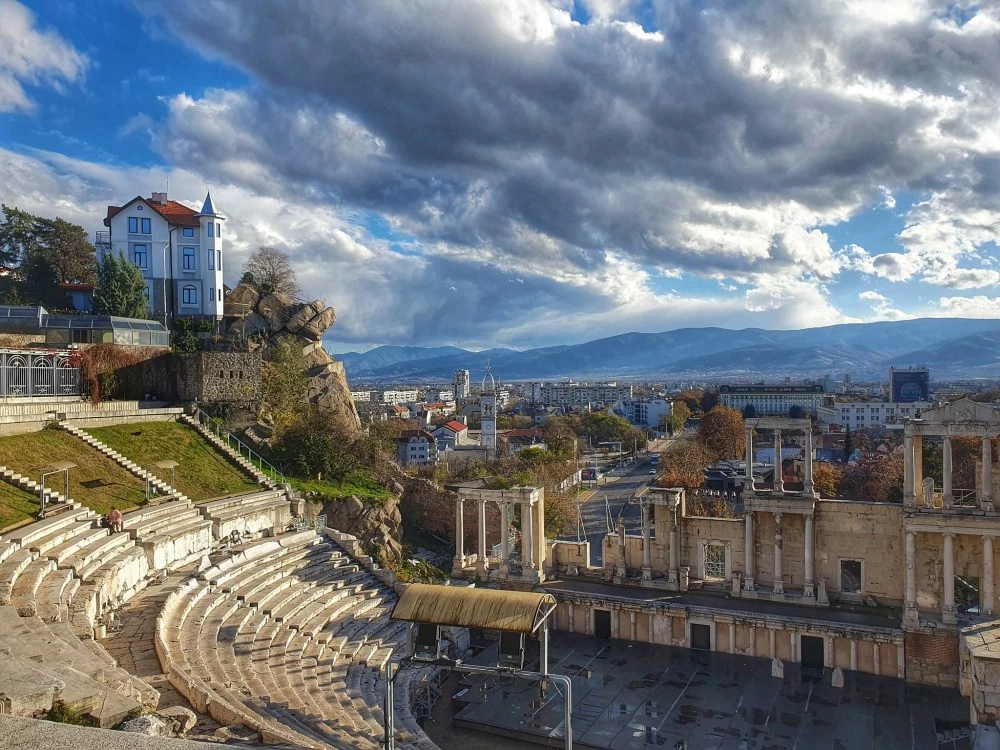 Облачно и студено ще се задържи и днес времето в