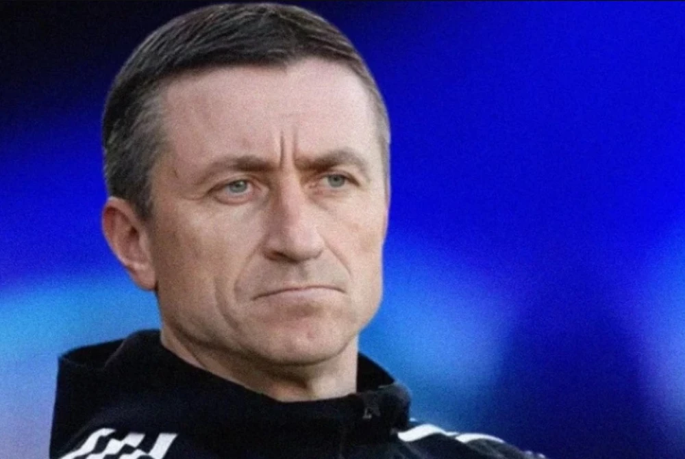 Отбор от елита се раздели с треньора си