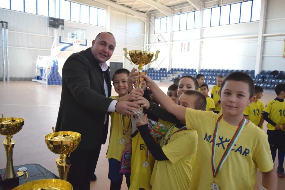 Първолаците от Скутаре триумфираха в общинския турнир в Марица