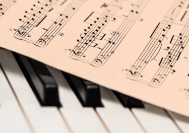 Българската песен Отново е Коледа завладя пълна зала в Египет