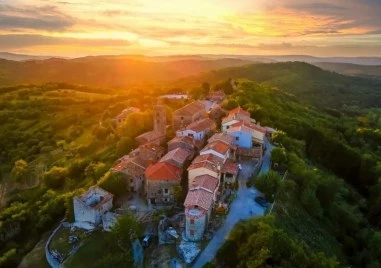 Построен от великани: Историята на най-малкия град в света