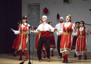  Прочетете ощеС тържествен коледен концерт и препълнена зала жителите на