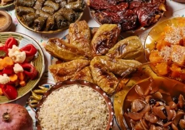 Тазгодишната празнична трапеза - по-скъпа от миналогодишната