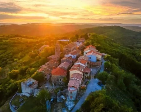 Построен от великани: Историята на най-малкия град в света