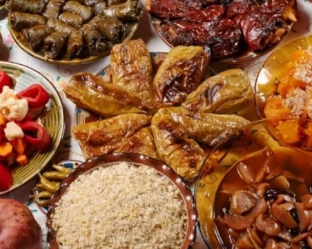 Тазгодишната празнична трапеза - по-скъпа от миналогодишната