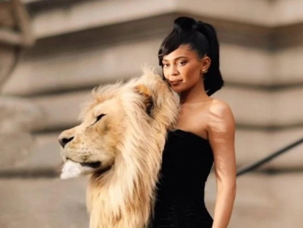 Кайли Дженър: Домът ми е обитаван от духове, побиват ме тръпки