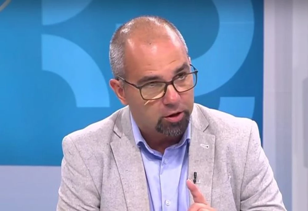 Първан Симеонов: Румен Радев е пред труден избор – да скочи сега в политиката или да изчака следващ етап