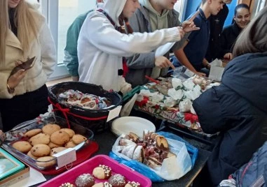 Благороден жест! Ученици от ЕГ Иван Вазов направиха дарение на пловдивска педиатрия