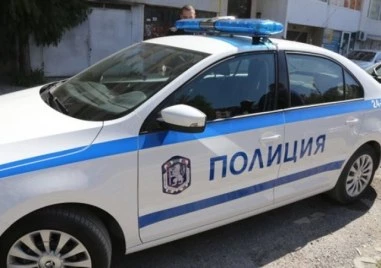 Дързък грабеж! Мъж издърпа пари от ръцете на продавачка в хранителен магазин