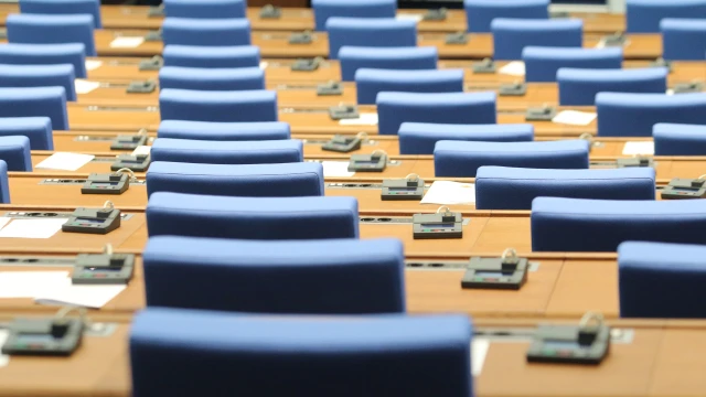 Депутатите излизат във ваканция от днес до 10 януари Следващото