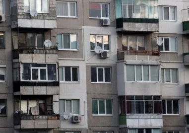 Евростат: България е сред страните с най-много хора в пренаселени жилища