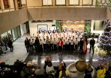 В навечерието на Рождество Христово сградата на Областна администрация Пловдив