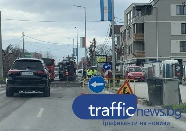 Огромно задръстване се е образувало по Коматевско шосе заради ремонтни