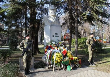 На 6 януари честваме 178 години от рождението на поета - революционер Христо Ботев