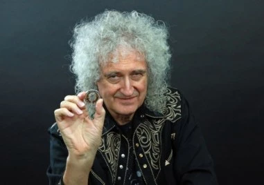 Отиде си певецът Крис Риа Една от най известните му