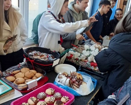 Благороден жест! Ученици от ЕГ 