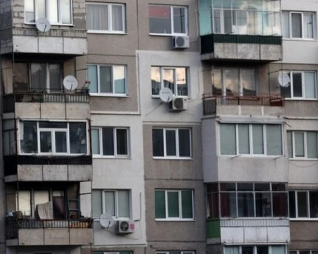 Евростат: България е сред страните с най-много хора в пренаселени жилища