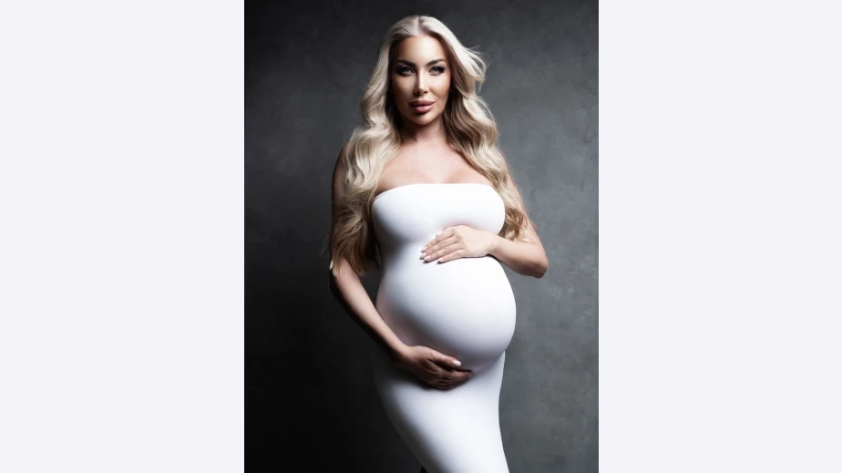 Антония Петрова роди момиченце