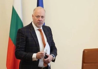 Кабинетът в оставка обсъжда промени в два закона