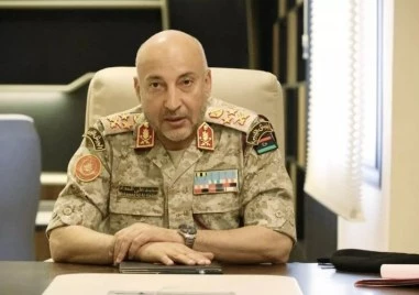 Шефът на армията на Либия загина при самолетна катастрофа в Турция