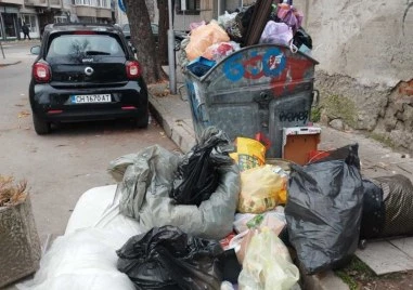 Напрежение около препълнен контейнер за смет в район Северен в