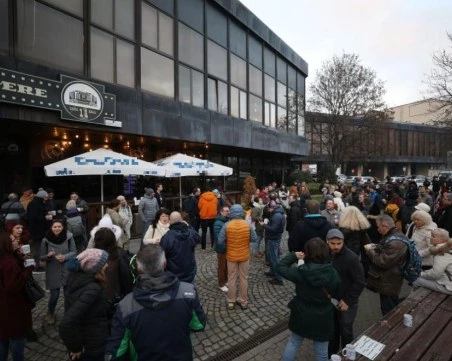 АЕЖ с нов протест пред bTV заради Мария Цънцарова