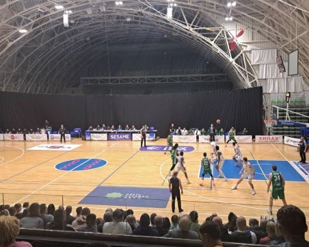 Баскетболният Локомотив се опълчи на Балкан, но не успя да победи, хубава инициатива беляза началото на двубоя