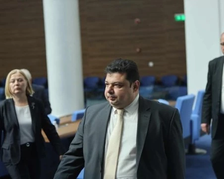 Орлин Колев: Ако всички в домовата книга откажат да са премиери, на власт остава правителството на Желязков