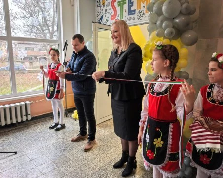 Откриха иновативен STEM център в ОУ „Захари Стоянов